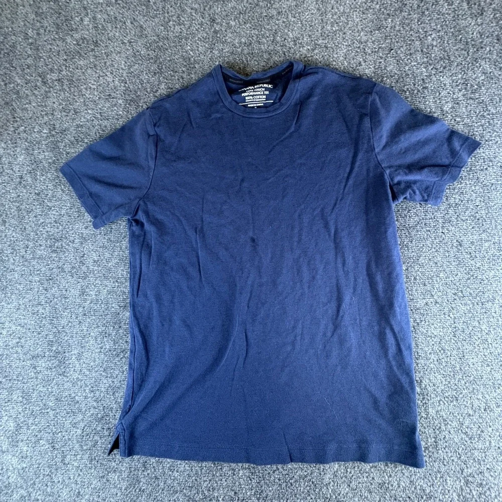 Banana Republic Luxury Touch T Shirt Mens M Blue Cotton Side Slits Standard Fit